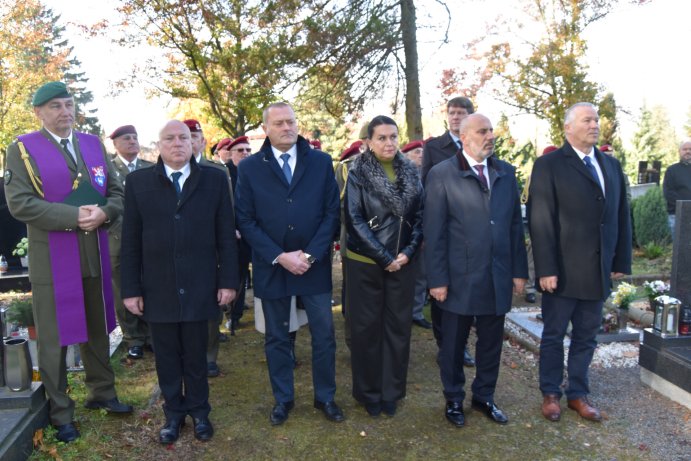  Ostatky válečného hrdiny Bohumíra Martínka uložili s poctami v Prostějově
