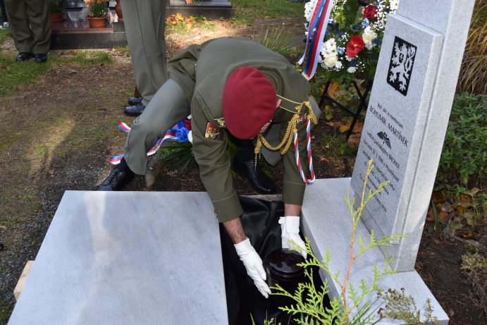  Ostatky válečného hrdiny Bohumíra Martínka uložili s poctami v Prostějově
