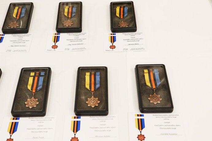  Hasiči ocenili medailemi věrnost, záchranu života i spolupráci
