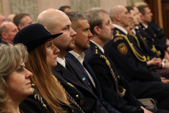  Hasiči ocenili medailemi věrnost, záchranu života i spolupráci
