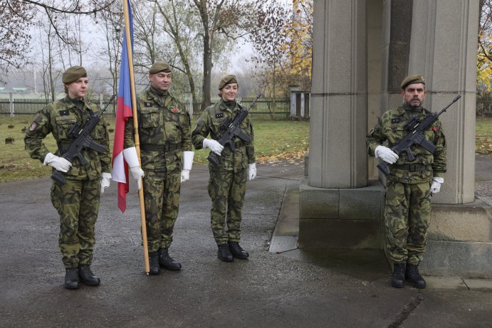  Pieta u příležitosti Dne válečných veteránů, nejen na vojenském hřbitově
