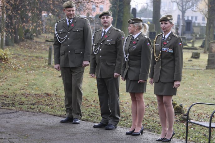  Pieta u příležitosti Dne válečných veteránů, nejen na vojenském hřbitově
