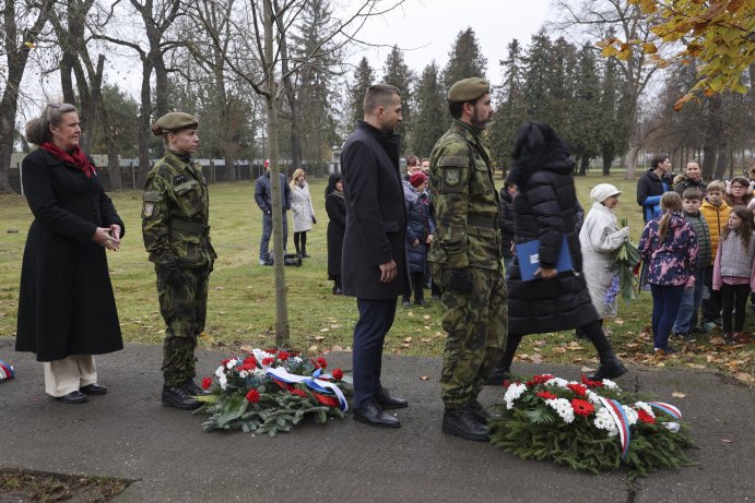  Pieta u příležitosti Dne válečných veteránů, nejen na vojenském hřbitově
