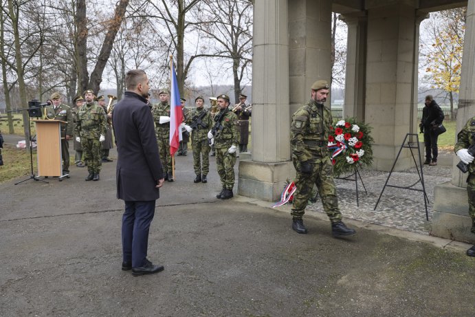  Pieta u příležitosti Dne válečných veteránů, nejen na vojenském hřbitově
