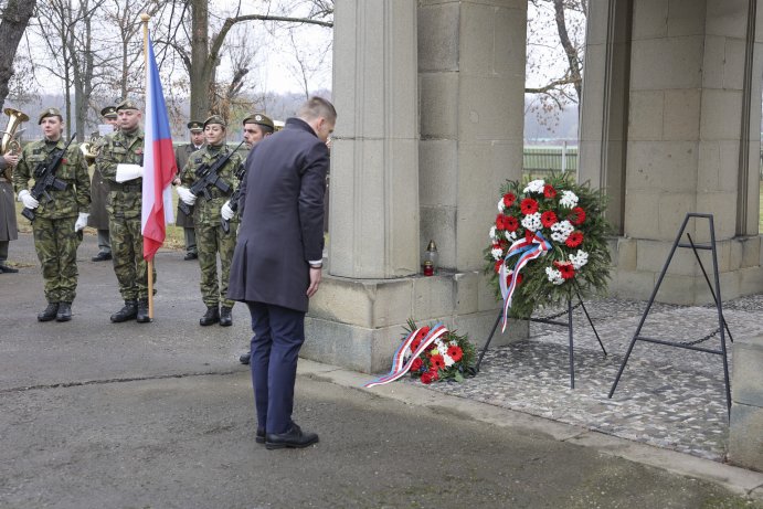  Pieta u příležitosti Dne válečných veteránů, nejen na vojenském hřbitově
