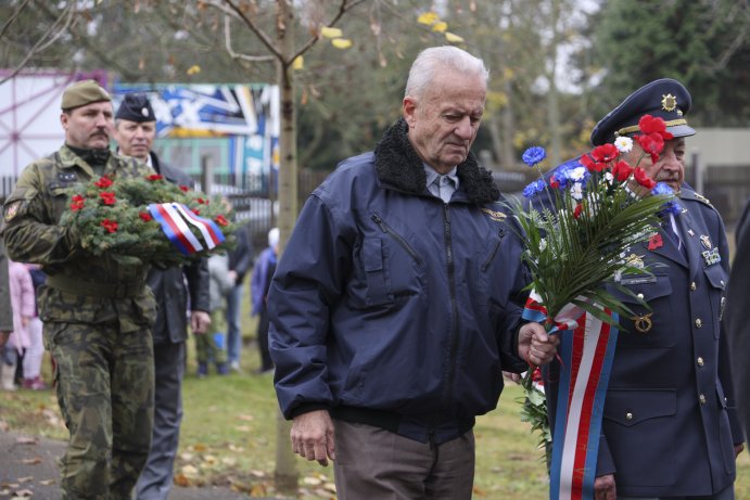  Pieta u příležitosti Dne válečných veteránů, nejen na vojenském hřbitově
