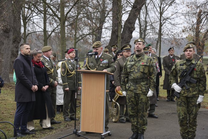  Pieta u příležitosti Dne válečných veteránů, nejen na vojenském hřbitově
