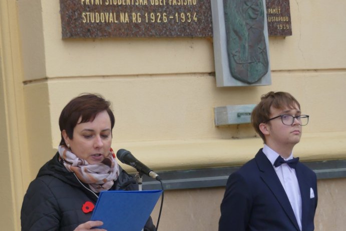 Připomínka Dne boje za svobodu a demokracii. U pomníku Jana Opletala v Litovli