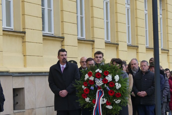 Připomínka Dne boje za svobodu a demokracii. U pomníku Jana Opletala v Litovli