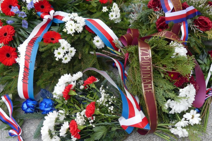 Připomínka Dne boje za svobodu a demokracii. U pomníku Jana Opletala v Litovli