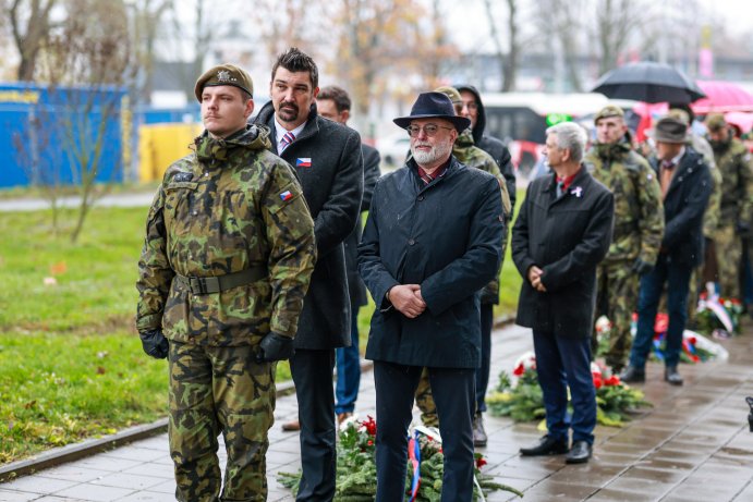  Svoboda a demokracie, 17. listopad uctili také v Olomouci