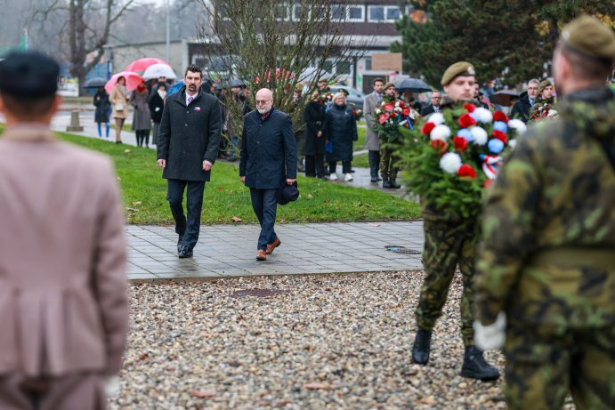  Svoboda a demokracie, 17. listopad uctili také v Olomouci