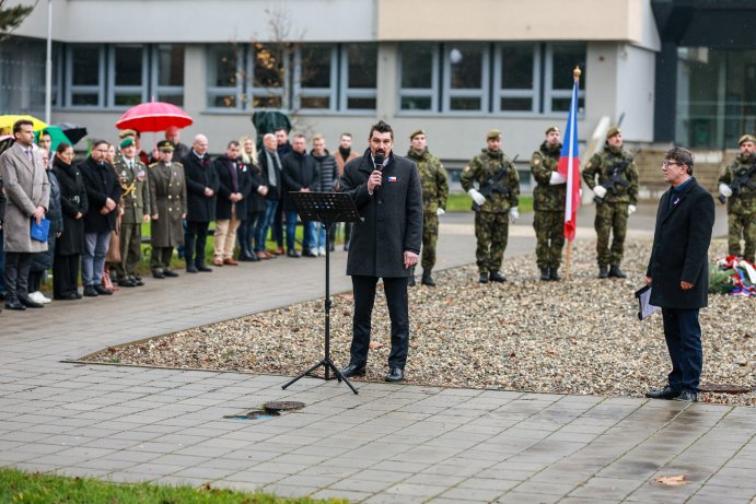  Svoboda a demokracie, 17. listopad uctili také v Olomouci