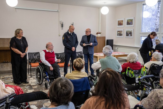 Požár v kuchyni nebo nástrahy zimy? Kalendář hasičů a kraje poradí
