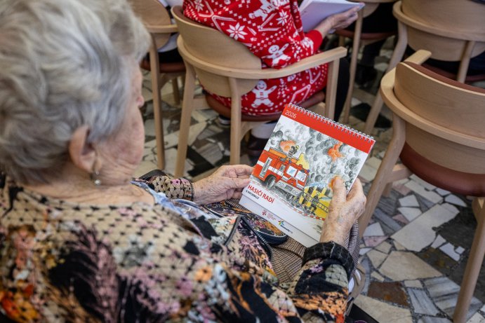 Požár v kuchyni nebo nástrahy zimy? Kalendář hasičů a kraje poradí