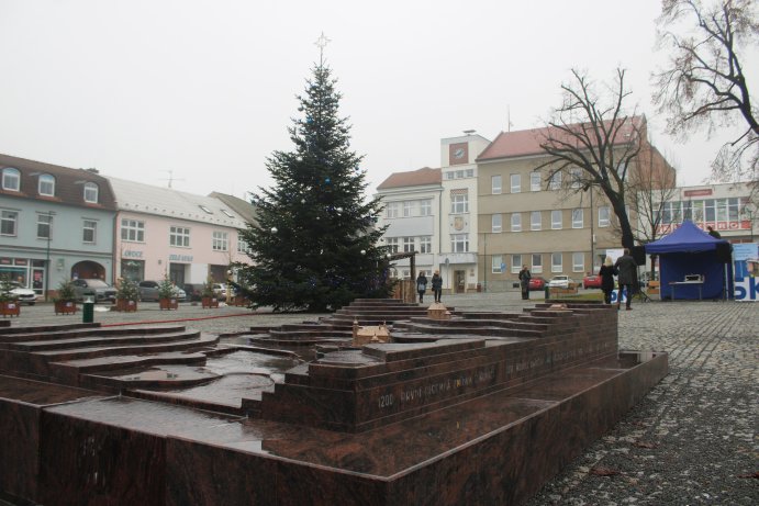  V Konici opravili náměstí. Přispěl i kraj