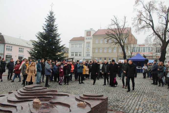  V Konici opravili náměstí. Přispěl i kraj