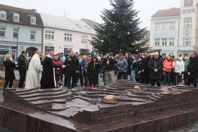  V Konici opravili náměstí. Přispěl i kraj