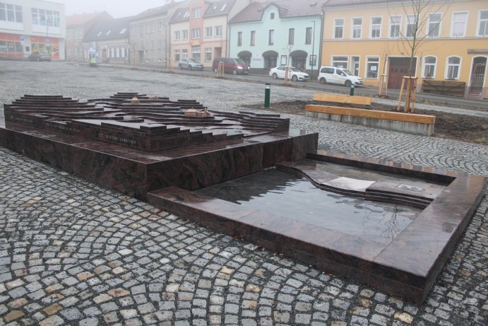  V Konici opravili náměstí. Přispěl i kraj