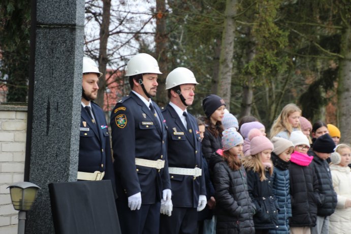  Uctili památku amerických letců i statečnost obyvatel Troubek
