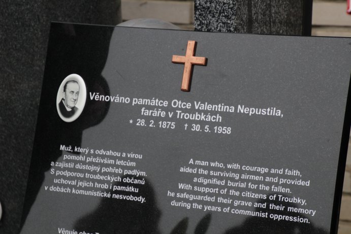  Uctili památku amerických letců i statečnost obyvatel Troubek
