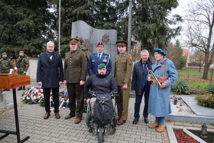  Uctili památku amerických letců i statečnost obyvatel Troubek
