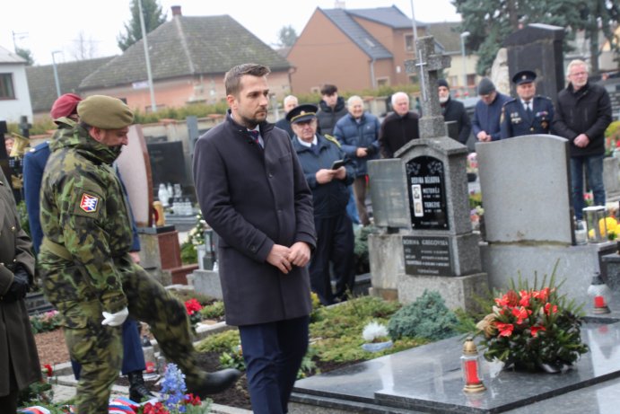  Uctili památku amerických letců i statečnost obyvatel Troubek
