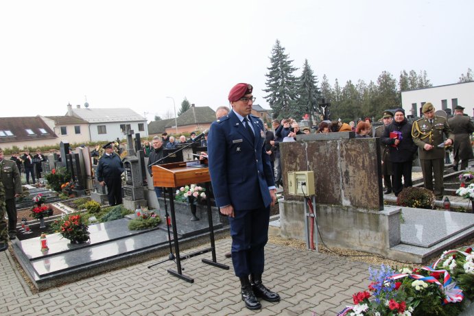  Uctili památku amerických letců i statečnost obyvatel Troubek

