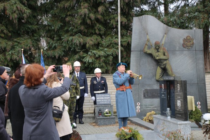  Uctili památku amerických letců i statečnost obyvatel Troubek
