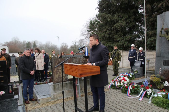  Uctili památku amerických letců i statečnost obyvatel Troubek
