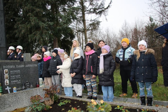  Uctili památku amerických letců i statečnost obyvatel Troubek
