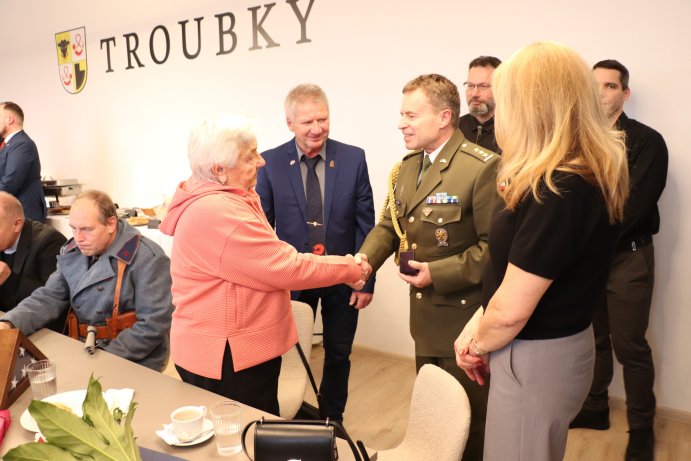  Uctili památku amerických letců i statečnost obyvatel Troubek
