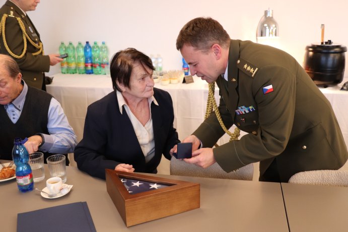  Uctili památku amerických letců i statečnost obyvatel Troubek
