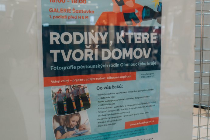  Galerie Šantovka hostí výstavu o pěstounských rodinách
