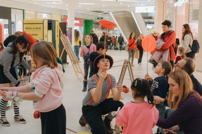  Galerie Šantovka hostí výstavu o pěstounských rodinách
