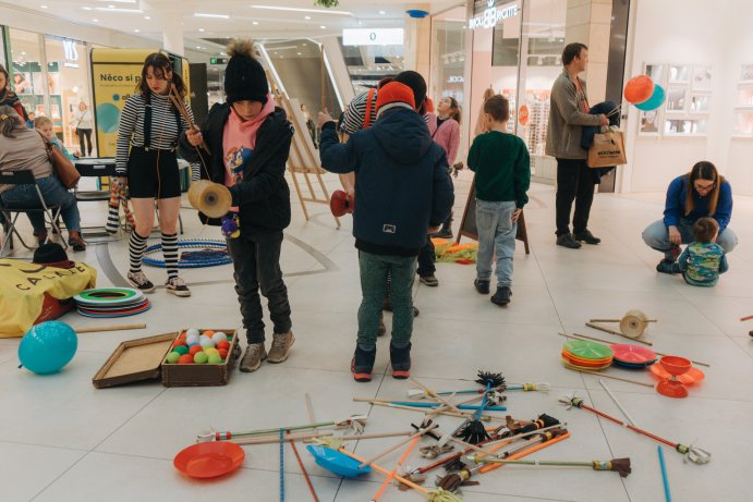  Galerie Šantovka hostí výstavu o pěstounských rodinách
