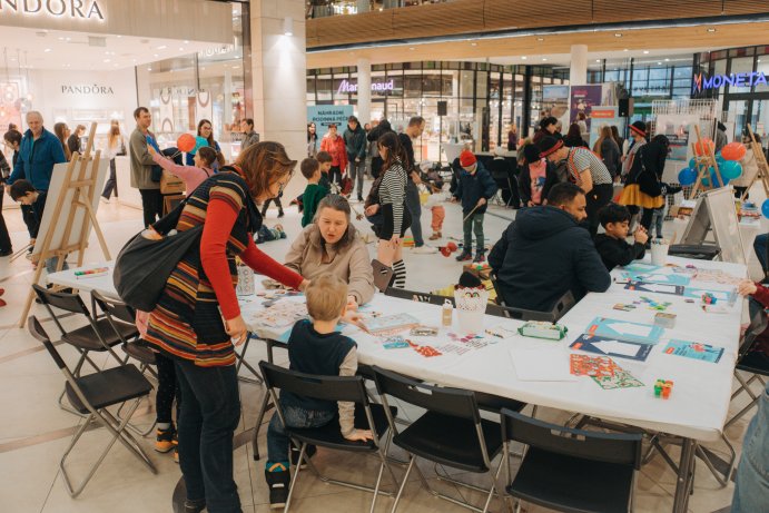  Galerie Šantovka hostí výstavu o pěstounských rodinách
