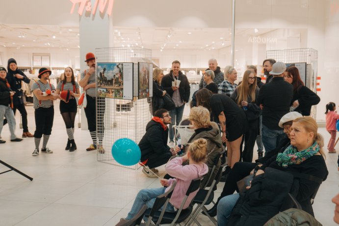  Galerie Šantovka hostí výstavu o pěstounských rodinách
