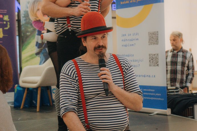  Galerie Šantovka hostí výstavu o pěstounských rodinách
