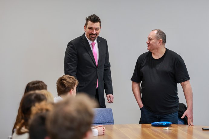  Studenti si zvolili hejtmanku, soustředit se chtějí na oblast dobrovolnictví
