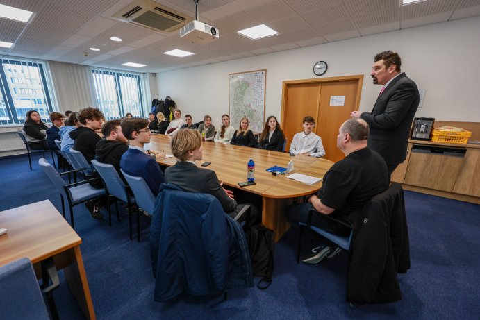  Studenti si zvolili hejtmanku, soustředit se chtějí na oblast dobrovolnictví
