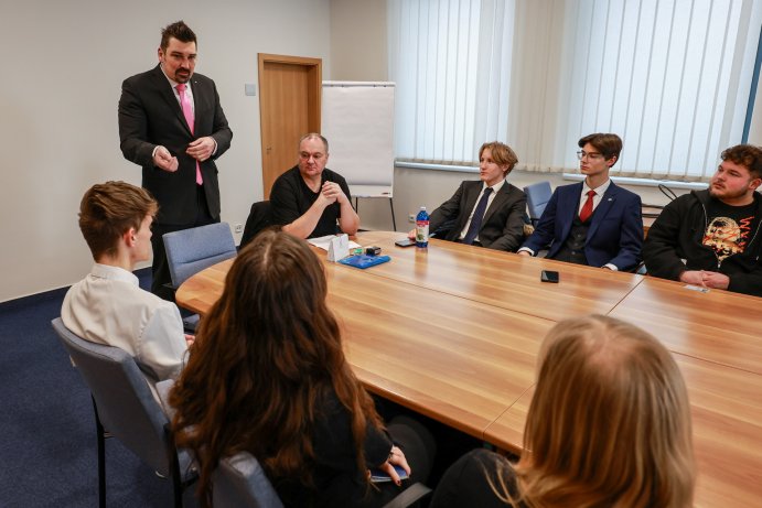  Studenti si zvolili hejtmanku, soustředit se chtějí na oblast dobrovolnictví
