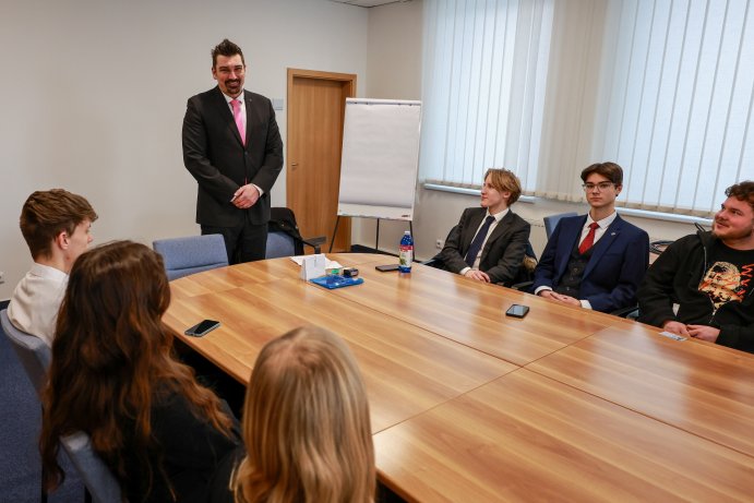  Studenti si zvolili hejtmanku, soustředit se chtějí na oblast dobrovolnictví
