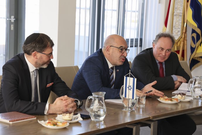  Izraelský velvyslanec v Olomouckém kraji. Jednal o podpoře turistického ruchu i vzdělávání
