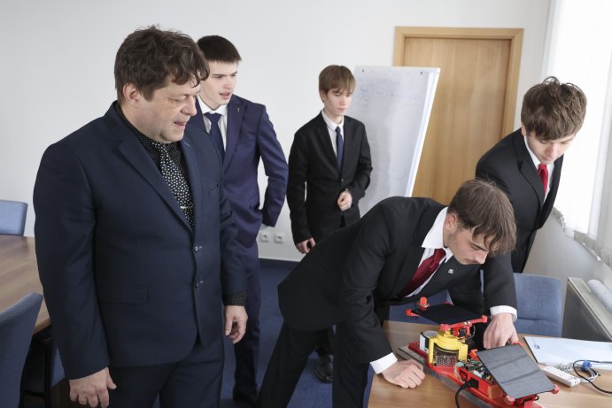  Solární energie pro náctileté – podpořte svým hlasem mezinárodní úspěch týmu studentů z Lipníku
