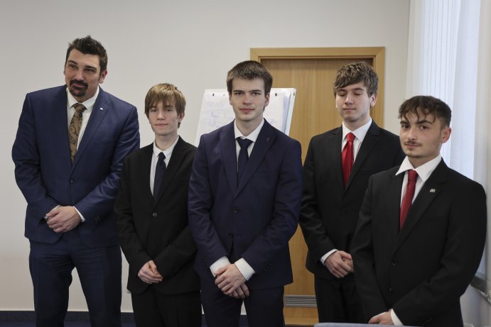  Solární energie pro náctileté – podpořte svým hlasem mezinárodní úspěch týmu studentů z Lipníku
