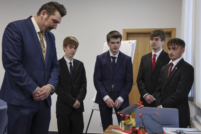  Solární energie pro náctileté – podpořte svým hlasem mezinárodní úspěch týmu studentů z Lipníku
