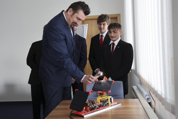  Solární energie pro náctileté – podpořte svým hlasem mezinárodní úspěch týmu studentů z Lipníku
