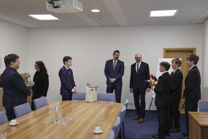  Solární energie pro náctileté – podpořte svým hlasem mezinárodní úspěch týmu studentů z Lipníku
