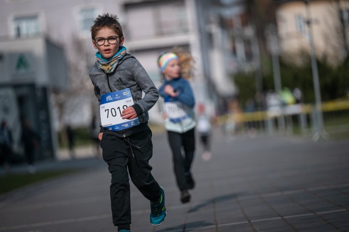  Běžci ve Smetanových sadech. Olomouc hostila RunTour Winter
